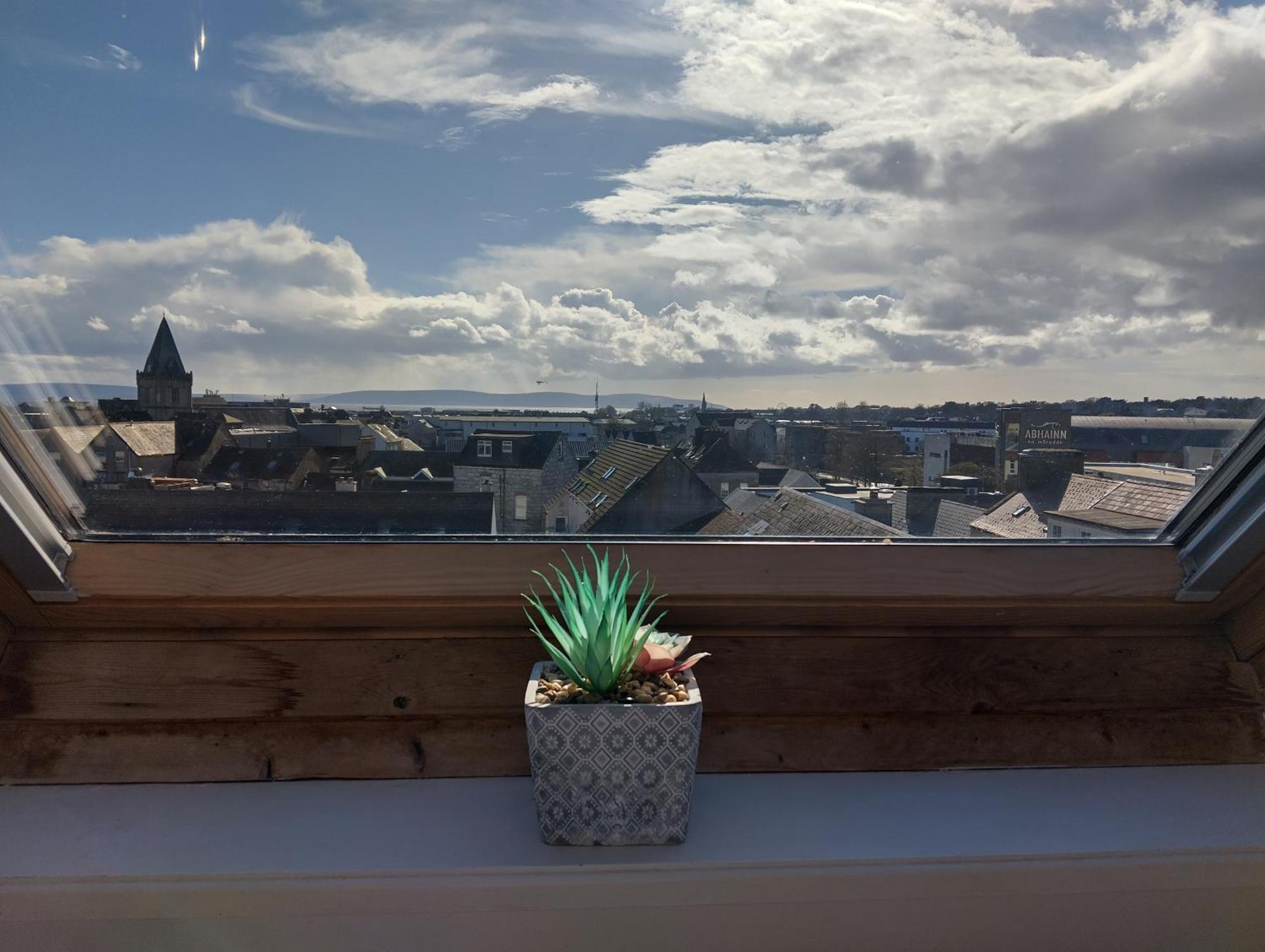 Heart Of City Centre Stunning View Galway Exteriör bild