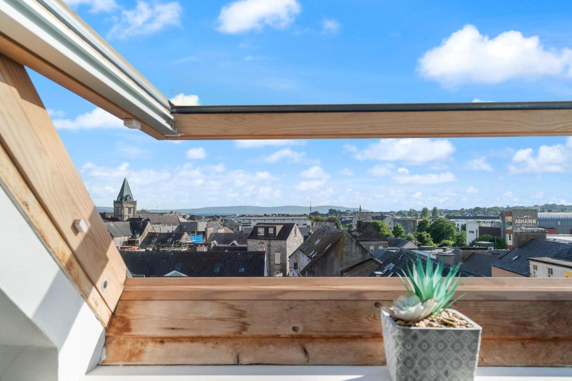 Heart Of City Centre Stunning View Galway Exteriör bild
